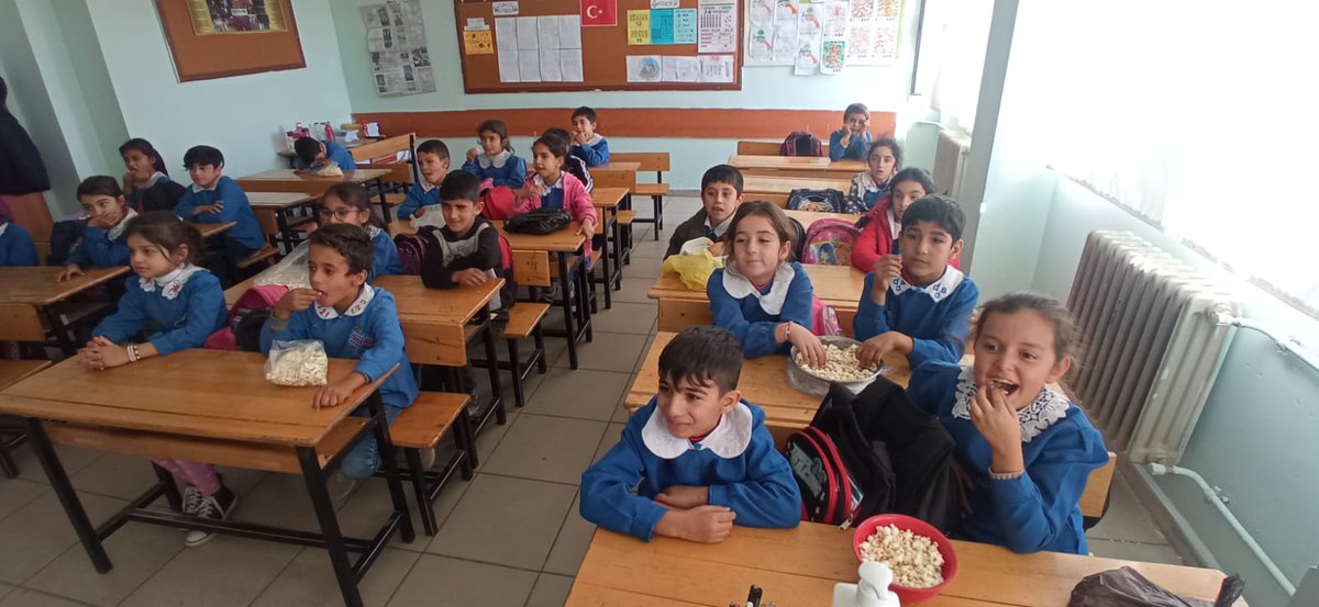 AkifHilvan's tweet photo. Okulumuz 2-F sınıfı öğrencileri, öğretmenlerinin hazırladığı biletlerle gerçek bir sinema deneyimi yaşadılar.@Hilvan_MEM https://t.co/x5XhQ7fXkz