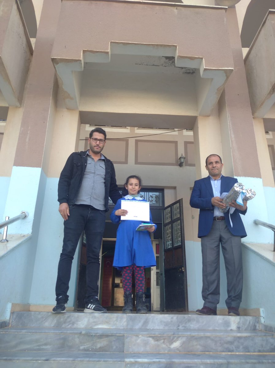 Okulumuzdaki haftanın en temiz sınıfı uygulamasında 2-C sınıfı seçildi.Sembolik flamamız öğrencilere verildi. İlçede uygulanan deneme sınavında dereceye giren öğrencilerimize hediyeleri takdim edildi. <a href="/Hilvan_MEM/">Hilvan İlçe Milli Eğitim Müdürlüğü</a>