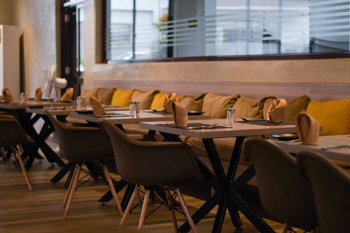 TheYellowChilly's tweet photo. Cozy corners, rainy days, endless conversations. Ah! the little joys. can it get better than this?
Visit us at Plot 54B, Kiira Road, Jinja.
.
.
.
#nightswithTYC #TYC #theyellowchilly #cozyrestaurants #beautifulplaces #foodporn https://t.co/BBsB7TE8QP
