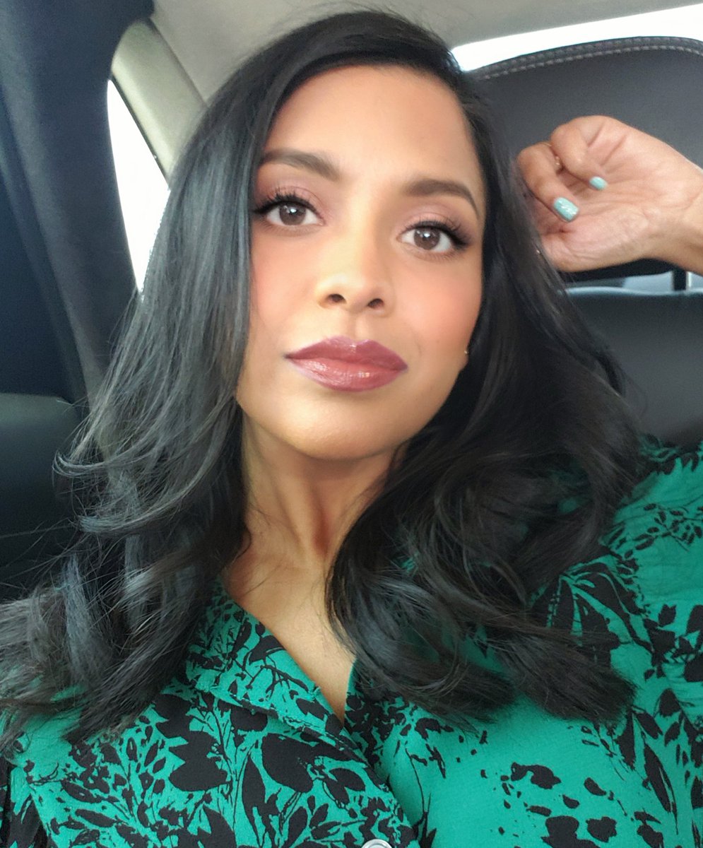 tiyasircar's tweet photo. Draw the cat eye, sharp enough to kill a man. 😏

In case I have ur attn for a hot sec, here’s a reminder to VOTE! Vote early (like…now), or make a plan to vote on Election Day next Tues Nov 8th! Need help? Go to https://t.co/MFrwqNrAEq &amp; MAKE YOUR VOICE HEARD at the ballot box! https://t.co/gl6eCD9DAU