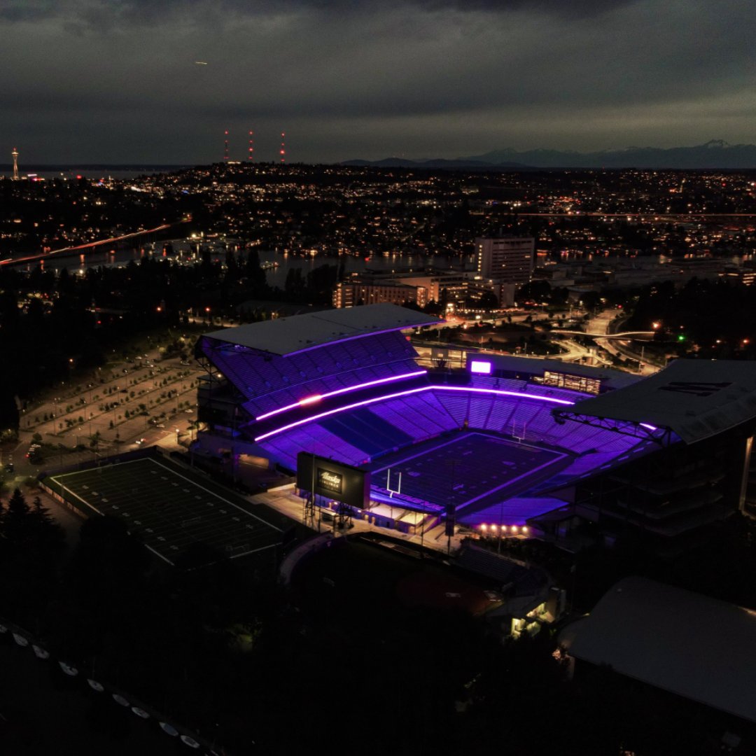 Nick Glant (@nickwglant) on Twitter photo Friday night lights! Ready to make some house calls! #housecallwithnickandbrad #montlakeclub 📸 via @uwathletics @bradcahillhomes @nwg_compass <a href="/montlakefutures/">Montlake Futures</a> <a href="/themikepenix/">Mike Penix Jr.</a> <a href="/itscaaam_/">Cameron Davis</a> <a href="/RomeOdunze/">Rome Odunze</a> <a href="/gilesjackson05/">G5</a> @Ulofoshio30 @lonyattaJr Friday night lights! Ready to make some house calls! #housecallwithnickandbrad #montlakeclub 📸 via @uwathletics @bradcahillhomes @nwg_compass <a href="/montlakefutures/">Montlake Futures</a> <a href="/themikepenix/">Mike Penix Jr.</a> <a href="/itscaaam_/">Cameron Davis</a> <a href="/RomeOdunze/">Rome Odunze</a> <a href="/gilesjackson05/">G5</a> @Ulofoshio30 @lonyattaJr