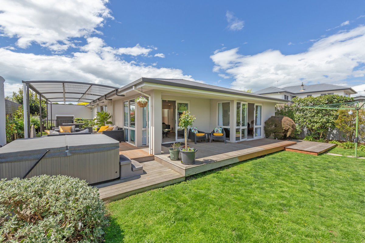 jasonrwills's tweet photo. #ForSale - 33 Greenpark St, Hoon Hay📍
 3🛏️  2🛋️  1🖥️  1.5🚽  2🚗
🧐Sat &amp; Sun 1:15-1:45pm
Looking for the perfect family home? 🏡
Here's your rare opportunity to secure this exceptional home in a quiet enclave of ChCh. Come to my open homes this weekend.
🔎https://t.co/9NQ488vHvn https://t.co/OoL11vwBAN