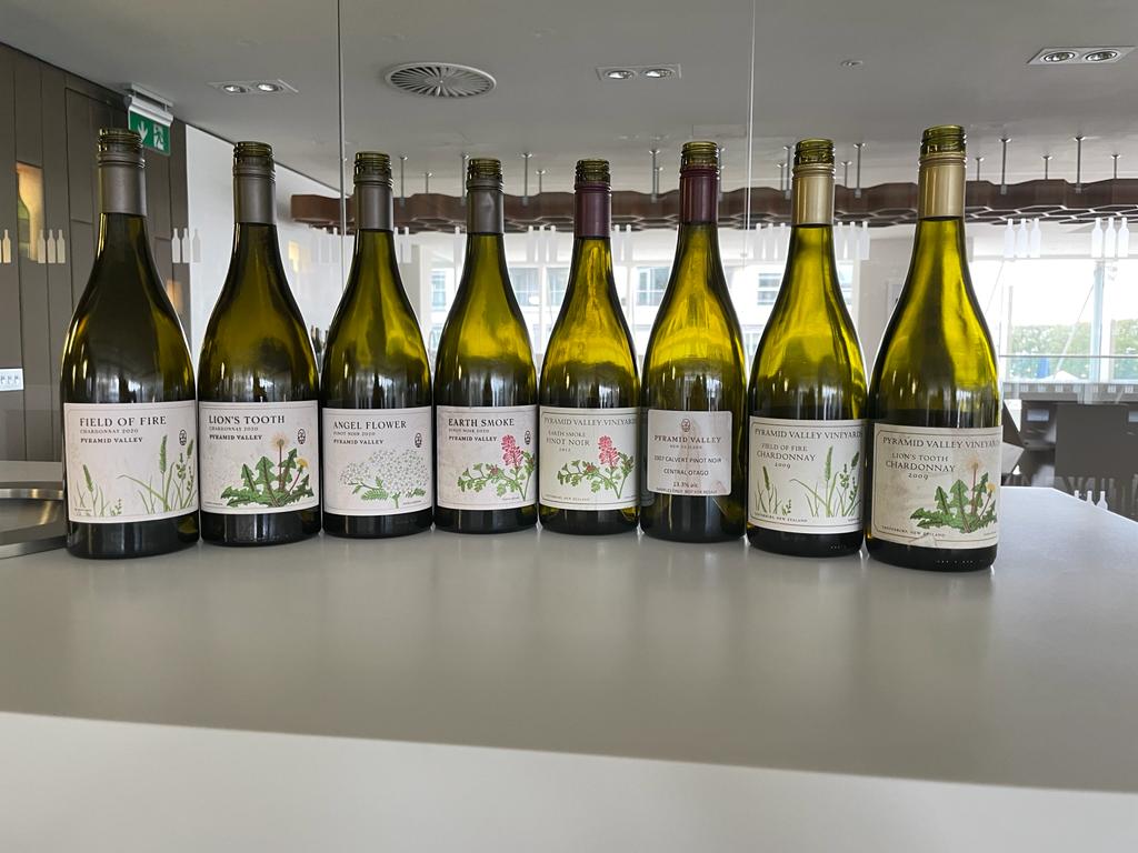 FarrVintners's tweet photo. A superb tasting &amp; dinner with @pyramidvalleyvineyards last week with the inimitable Steve Smith. Unique wines from incredible vineyards in North Canterbury and going from strength to strength

#nzwine #pinot noir #chardonnay #greatwine #nz https://t.co/ufSJLUuvFQ