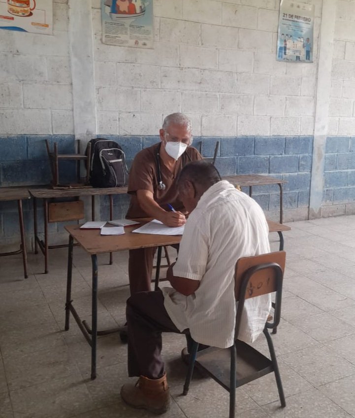 #24AñosBMCGuatemala 
Jornada médica Integral en la aldea tres Lagunas II, distrito Ingenieros, Ixcán, Quiché.
" Médicos y no bombas"
FIDEL
#CubaCoopera
#CubaViveEnHistoria 
#MejorSinBloqueo