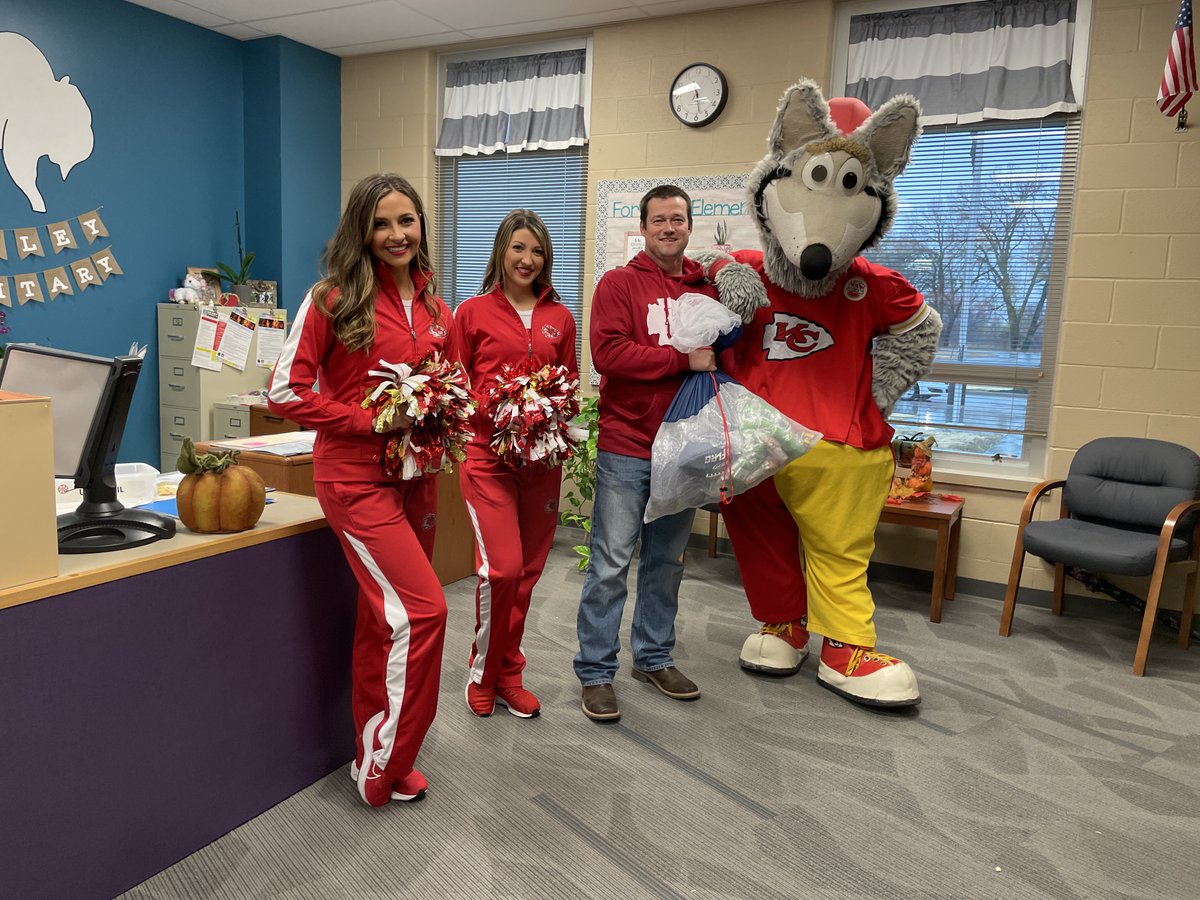 FortRiley's tweet photo. Guess who is visiting the #USD475 schools on Fort Riley and donating flag football gear?? #KCWolf #Chiefs https://t.co/Ie3ddfs83R