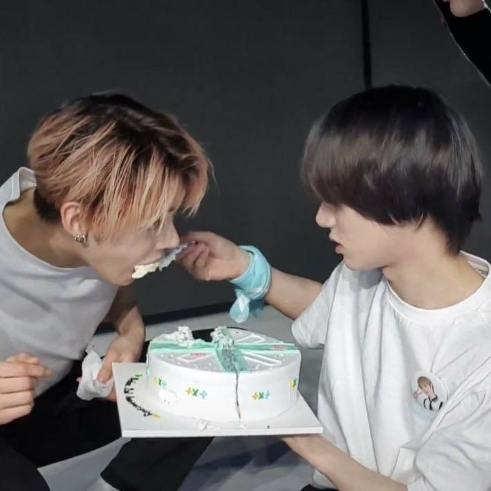 ne_kpop_'s tweet photo. #бомджун ау, в котором https://t.co/062xZ5WEPw