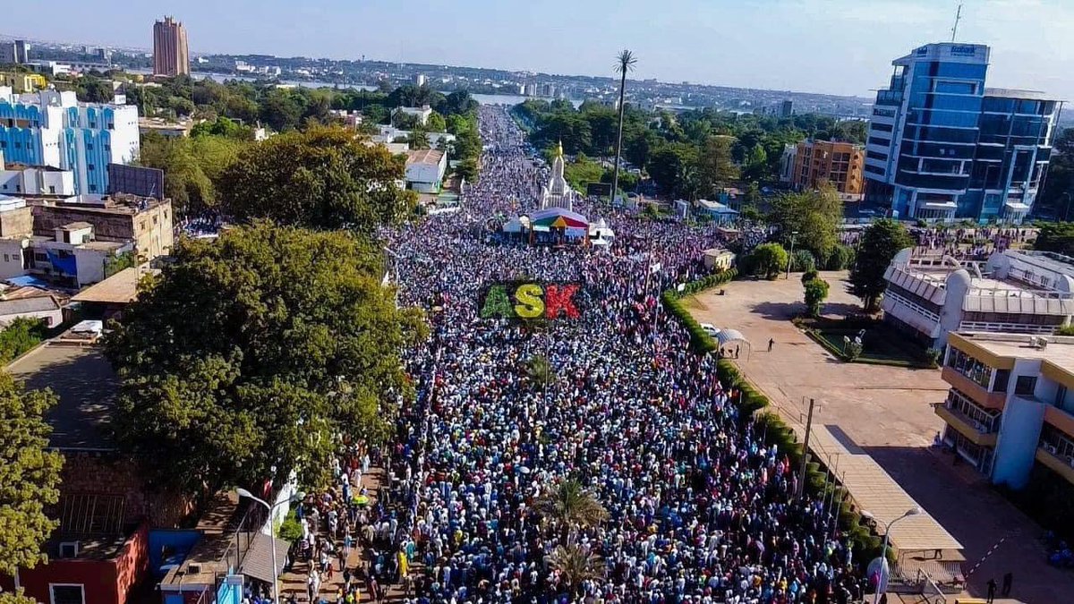 NiangAbdoul15's tweet photo. Les images de la manifestation organisée à Bamako cet après-midi par le Haut Conseil Islamique du Mali contre les actes blasphématoires. https://t.co/ec1bi1cNPX