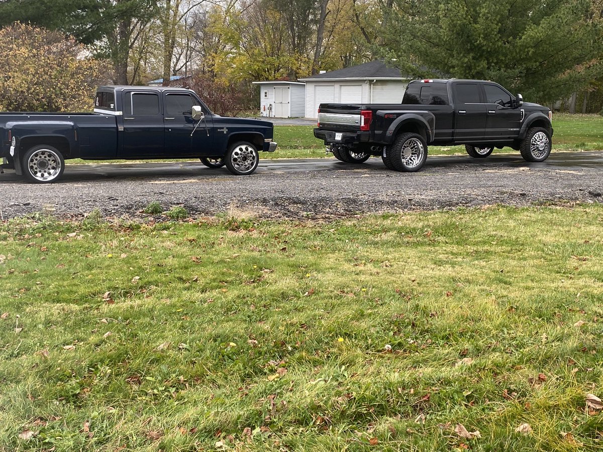 JoshuaSwentzel's tweet photo. #chevy #ford #superduty #squarebody https://t.co/nFdxMRCqDE