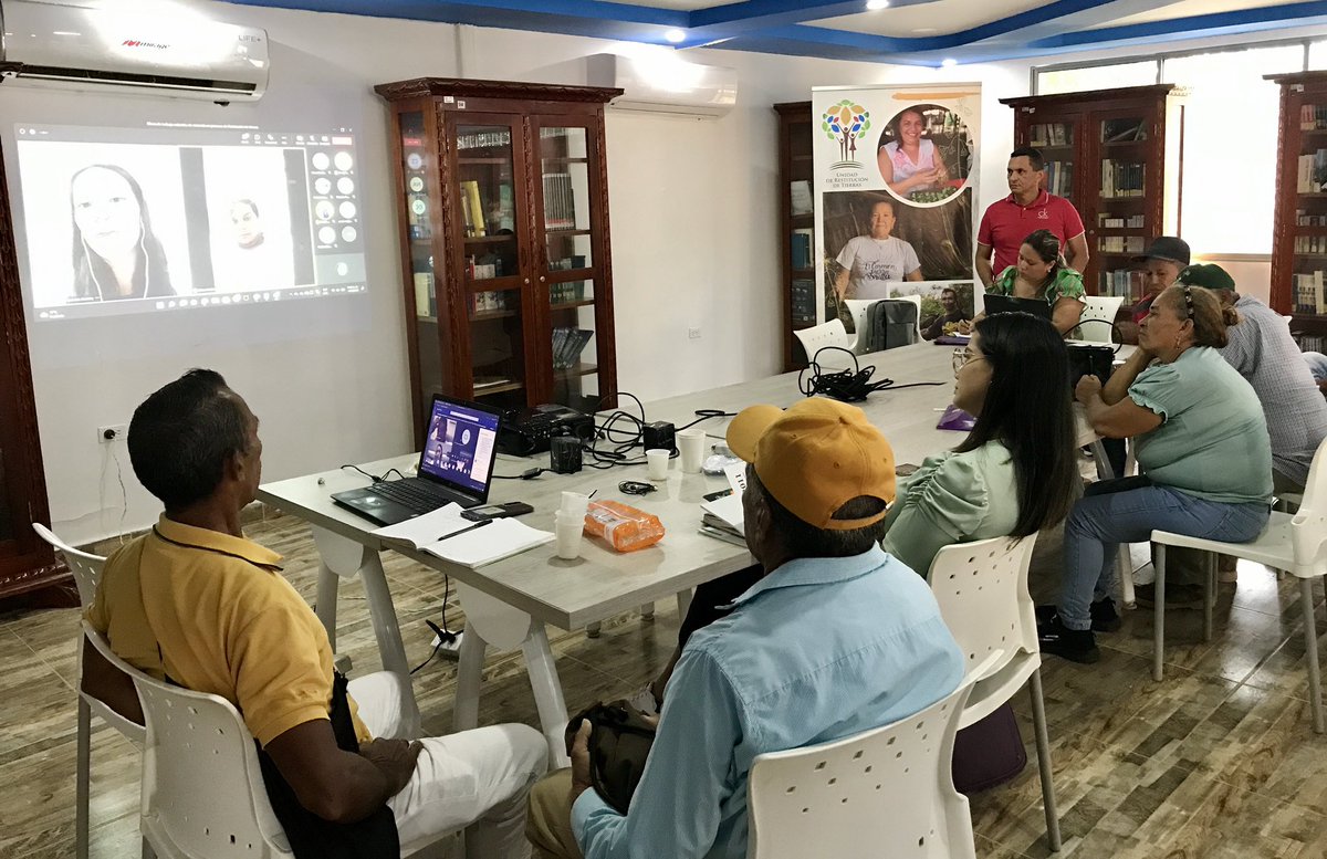 MilethAgamez's tweet photo. Participamos en mesa de trabajo para verificar estado de cumplimiento de órdenes de vivienda en predios restituidos de Bolívar.  En el espacio convocado por @PGN_COL, las entidades a cargo de los subsidios escucharon las inquietudes de beneficiarios y socializaron sus acciones https://t.co/DioE7ne1KY