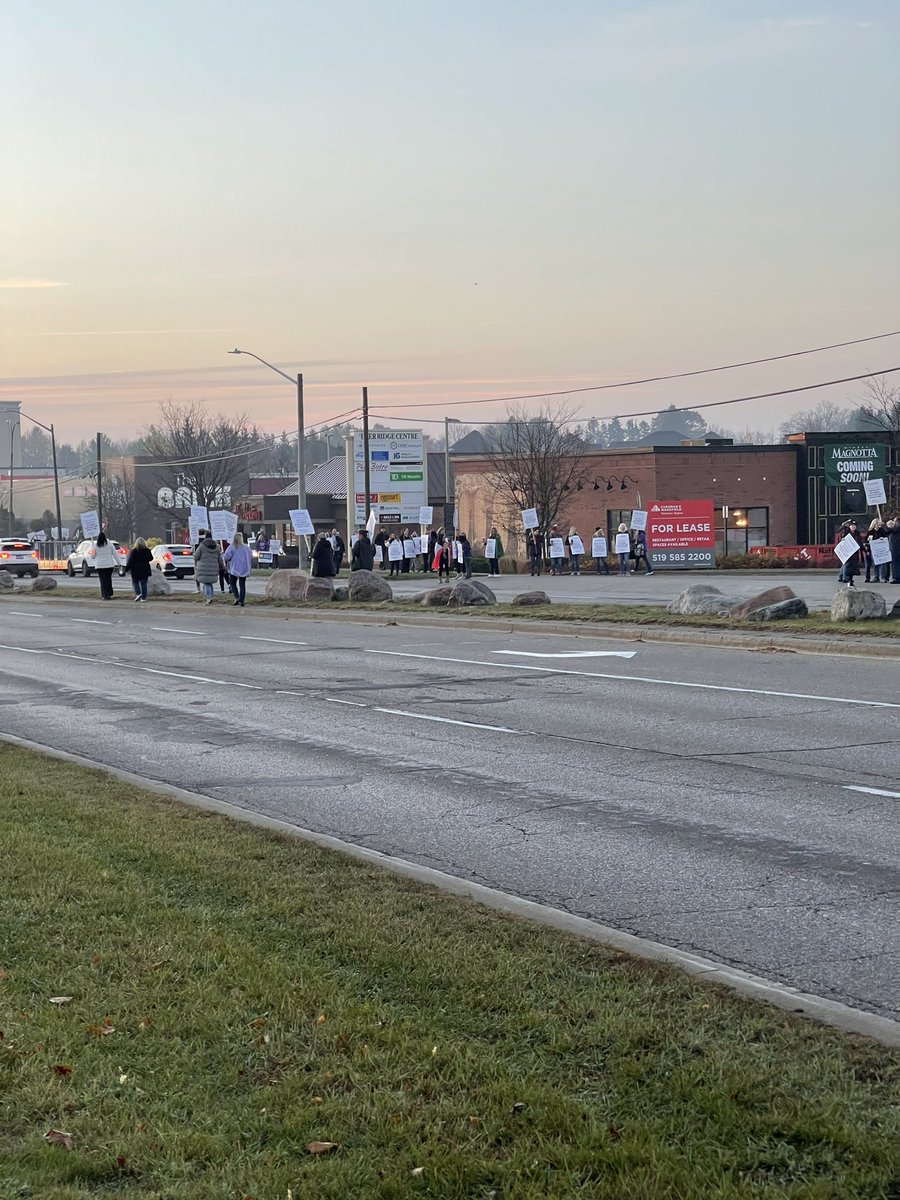 RauschsRoom's tweet photo. Early morning support for #EducationWorkers in Kitchener before work. Lots of supportive honks and cheering from drivers🙌🏻 @ETFOPeel @fordnation @CUPEOntario @Sflecce @osbcucscso https://t.co/z4iwLUDj6t