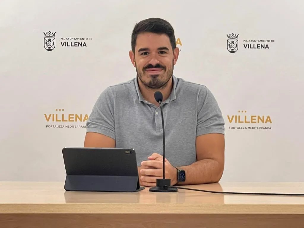 PP_Villena's tweet photo. “Deseo que Villena mejore y mire al futuro”

🗞️ Entrevista a Miguel Ángel Salguero, candidato a la alcaldía de #Villena, en el periódico Portada: https://t.co/LSDFKZ3fgJ https://t.co/Ho5HVUj5hy