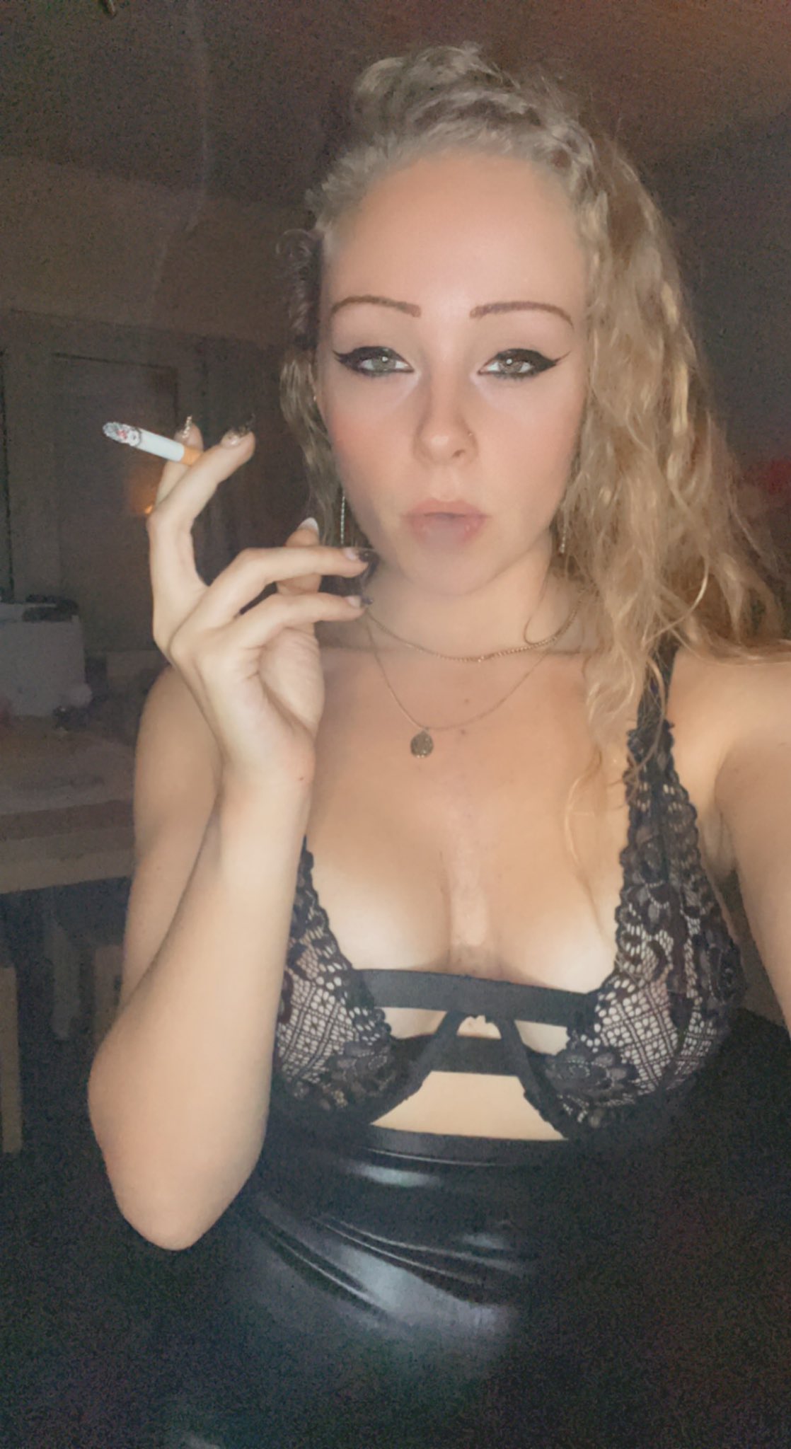 Sandra Sterling on X: Smokin' #onlyfans #actress #curlyhair #blonde # smoking #cigarette #boobs t.coKjA8xoNnrk  X