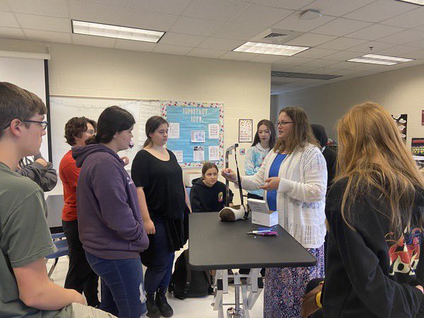 BrainyBio_Bunch's tweet photo. @WarhillHigh #vetscience students practiced restraints and animal handling with our new #grooming table. https://t.co/9wtaeL8bLa