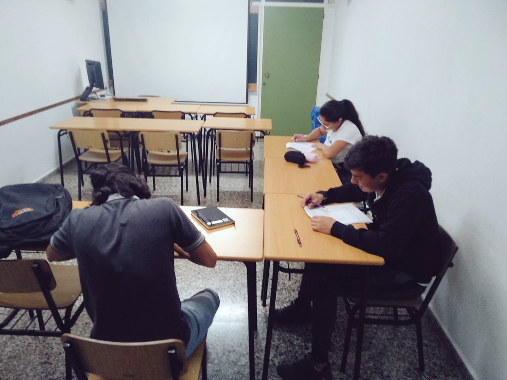 gzaracho_ecca's tweet photo. Jóvenes beneficiarios del #Ocupat con apoyo de @ImpulsAlicante evalúan sus conocimientos para el retorno a la educación reglada y obtener el Graduado en Educación Secundaria y así mejorar su empleabilidad.
@ECCAalicante https://t.co/jylxOIRMPb