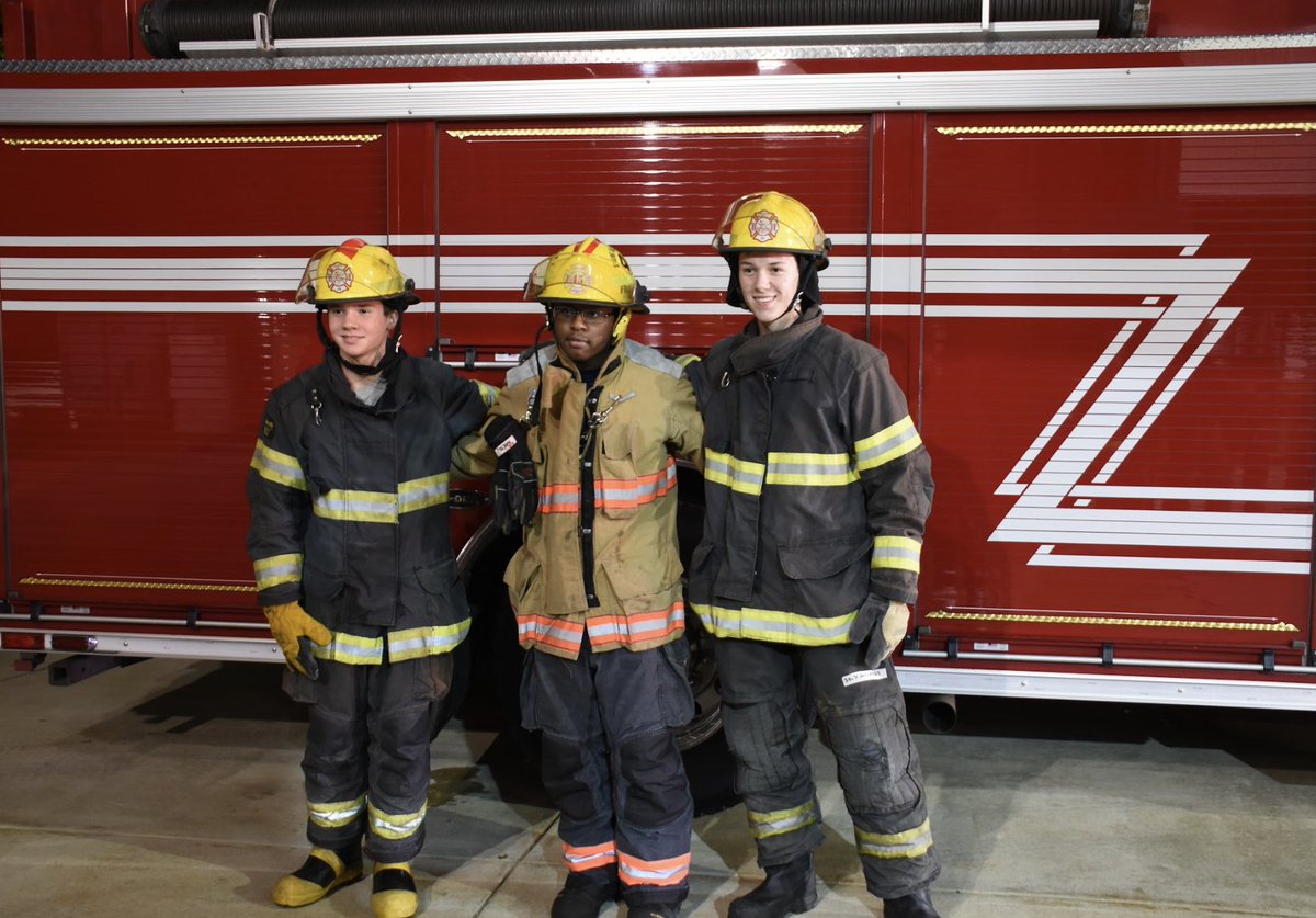 SpringMillFire's tweet photo. #DidYouKnow becoming a Jr. Firefighter at age 14 is helpful for future firefighter recruitment? If serving our Whitemarsh Community has always been your dream, then apply today: 👉 https://t.co/JS3wo7ZD36 https://t.co/tITpxrs3no
