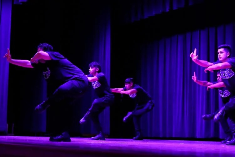 SFASU's tweet photo. We’re “stepping” it up for #SFASpiritFriday! Congrats to the sorority and fraternities awarded top finishes in last week’s #SFAHomecoming Step Show and Stroll Off! 💜🎉

Fraternity first place stroll: @PlatinumNupes 
Sorority first place stroll: @SFA_AKAs 
Step winner: @SFABETAS https://t.co/H9oPuEBmay