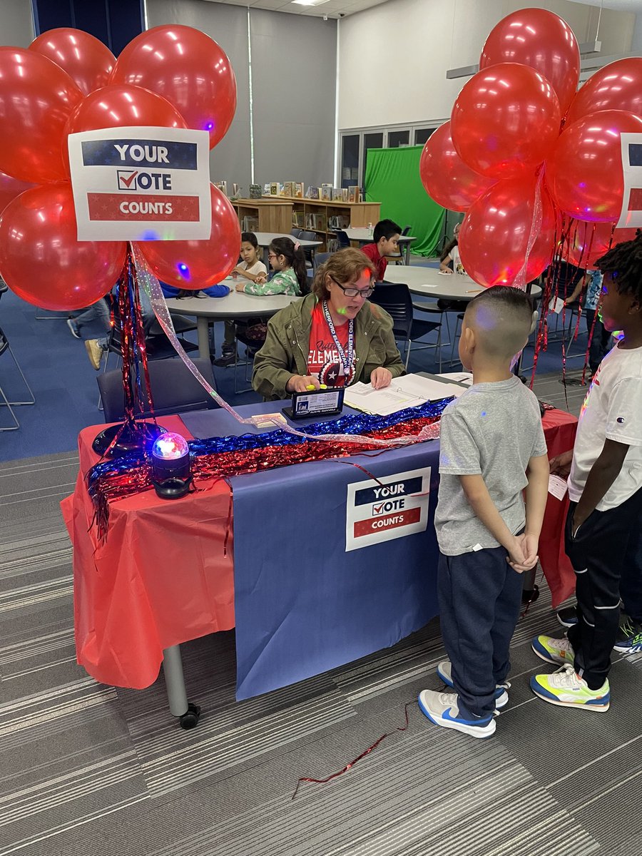 Ms_Mitchell4's tweet photo. Texas Governor Mock Election #texasgovernor #election #misd #ruthes https://t.co/lKQazw4mtB