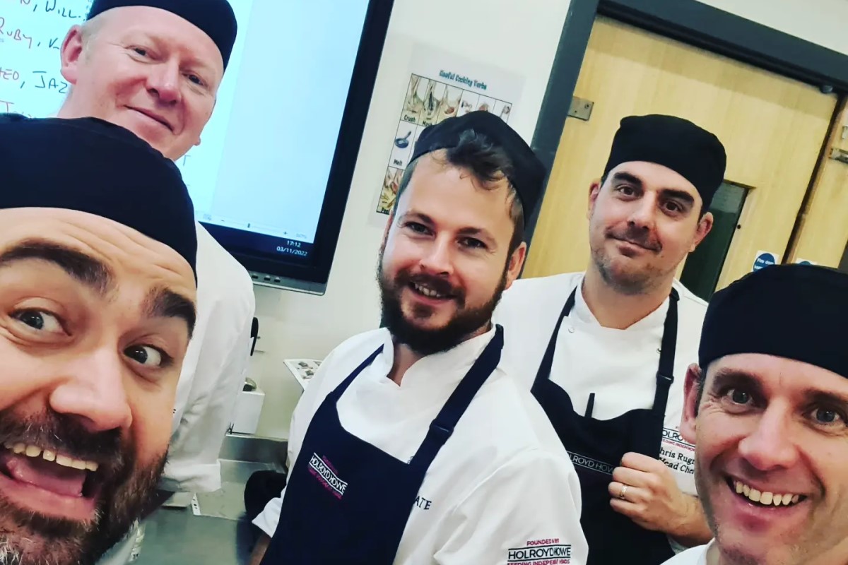 HolroydHowe's tweet photo. ๐จ๐ฝโ๐ณ Concentration was evident @CoBCollege last night where our chefs were delighted to share their #knowledgeandpassion & inspire the next generation.Dishes for the four course #gourmetmenu were prepared & served by the #cateringstudents in the City restaurant. Bravo! #chefskills https://t.co/b53s5839Bk