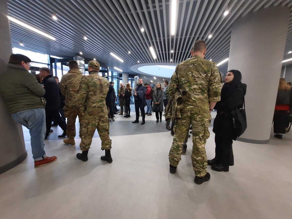 SylvainTronchet's tweet image. Le Centre Wagner à ouvert ses portes aujourd'hui à Saint Petersbourg. La société paramilitaire s'offre une vitrine et un "incubateur de jeunes talents patriotes" dans les domaines de la défense et de l'information. 1/2