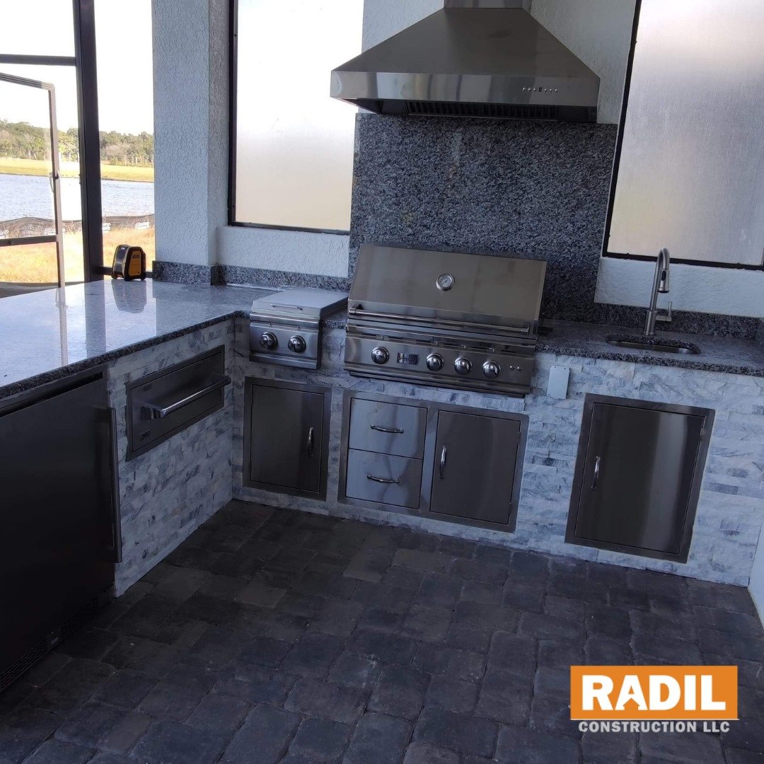 This kitchen was in Lakewood Ranch! We removed the screen opening, blocked in most of it, added Florida glass, and features Summerset appliances, including a Summerset grill, double burner, and a warming drawer! 🙌

#bbq #grills #outdoorkitchen #outdoorliving #paradise #florida