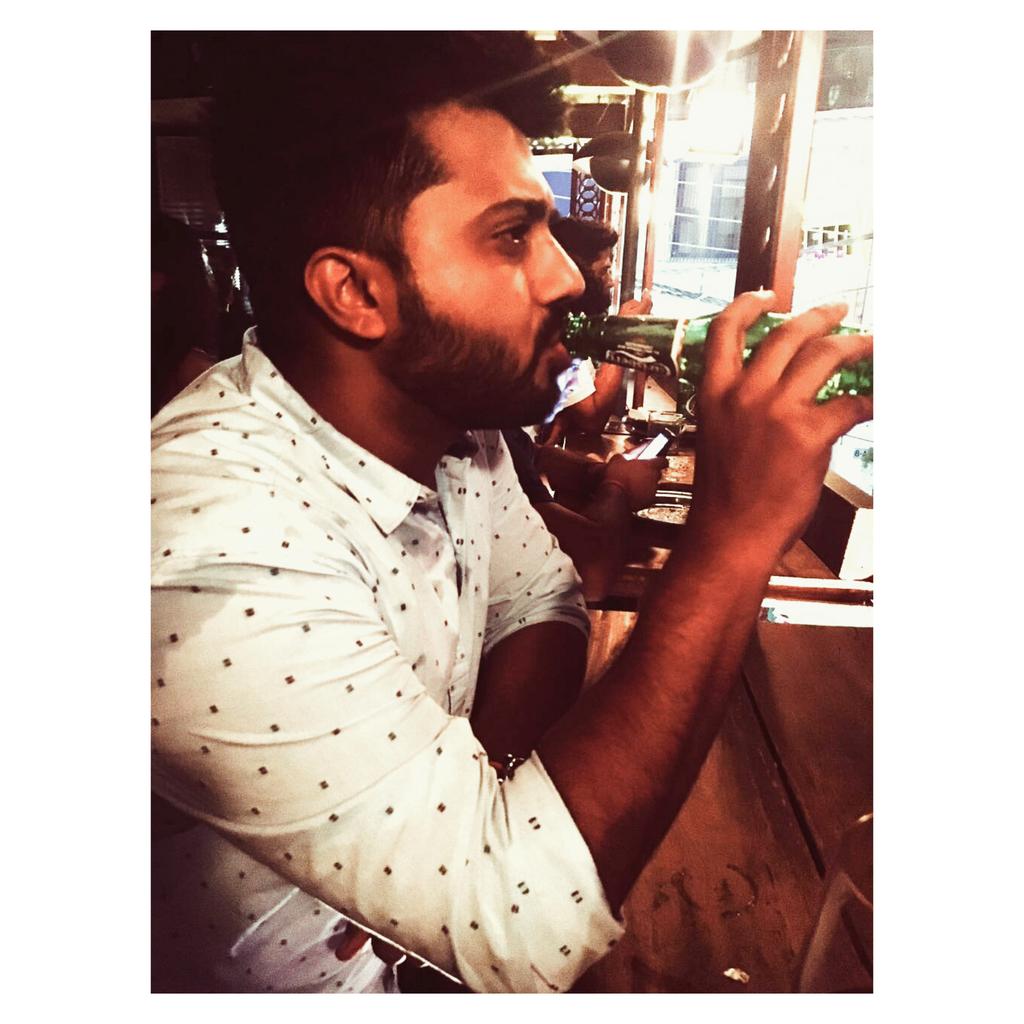 imkausty's tweet photo. @imkausty my weekend face #kausty #Delhi #hauzkhas https://t.co/kzznH12qqR