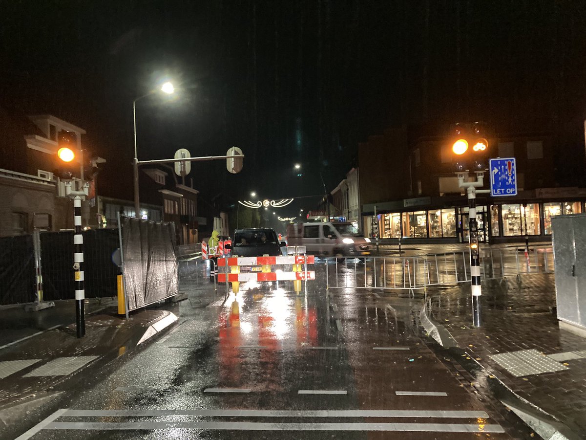 WIS_Limburg's tweet photo. Vanaf vanavond 🕕 tot morgen avond 🕙 zullen de verkeerslichten🚦op de #N278 thv Gulpen op knipperen staan ivm de #hubertusmarkt. Verkeersregelaars zullen het verkeer begeleiden. ^WISJeroen en mini ^wisAimée #toekomst @ANWBverkeer @RWSverkeersinfo @GemGulpenWittem https://t.co/nq8Fi6O6G9