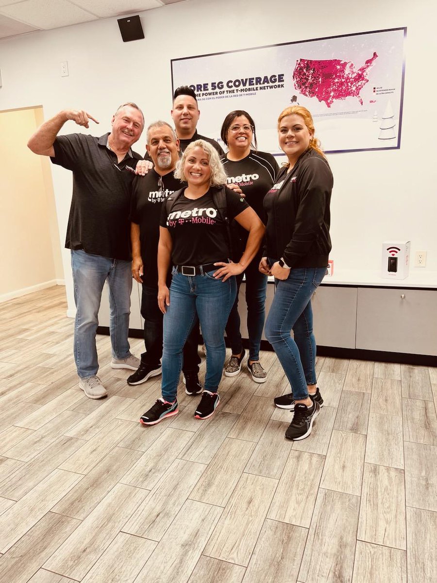 CELEBRATING Talk More Wireless Florida LLC 18608 NW 67th Ave for winning 2nd Place QOQ increase on PHP!! Lunch is served!!! HAPPY FRI-YAY / Friday!! 😁😎😊 we have Violete with Assurant IN THE HOUSE! @jpena984 @TonyCBerger @UltraViolet1027 @305_491 @TalkMoreTeam @mikejr33