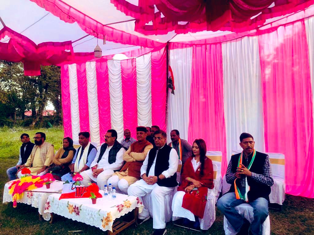 drmonicajagtap's tweet photo. Public meeting at #sullah constituency of #kangra district for @INCIndia candidate #JagdishSapehia @SanjaySDutt @ShivBhattia. 

#HimachalPradeshElections #HimachalPradesh @RahulGandhi @kharge @kcvenugopalmp @priyankagandhi @ShuklaRajiv @MukulWasnik @rssurjewala @INCHimachal https://t.co/GipFtZGL9Y