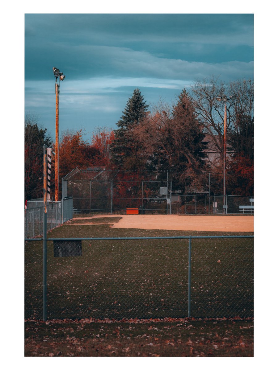 Driftless_Rob's tweet photo. As one season ends another begins. 

#photography #baseball #WinterIsComing https://t.co/g1eM9ERRio