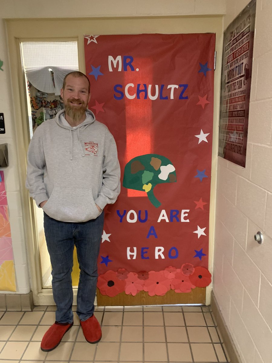 ChristaMCA_JSD's tweet image. Run for Vets door decorating contest!! 🇺🇸 #CMMSLionPride 🦁