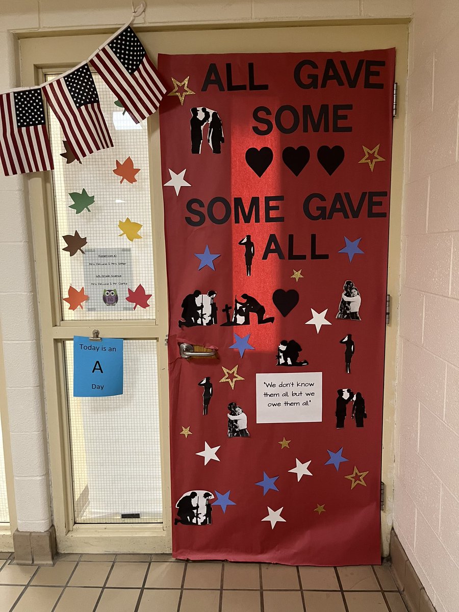 ChristaMCA_JSD's tweet image. Run for Vets door decorating contest!! 🇺🇸 #CMMSLionPride 🦁
