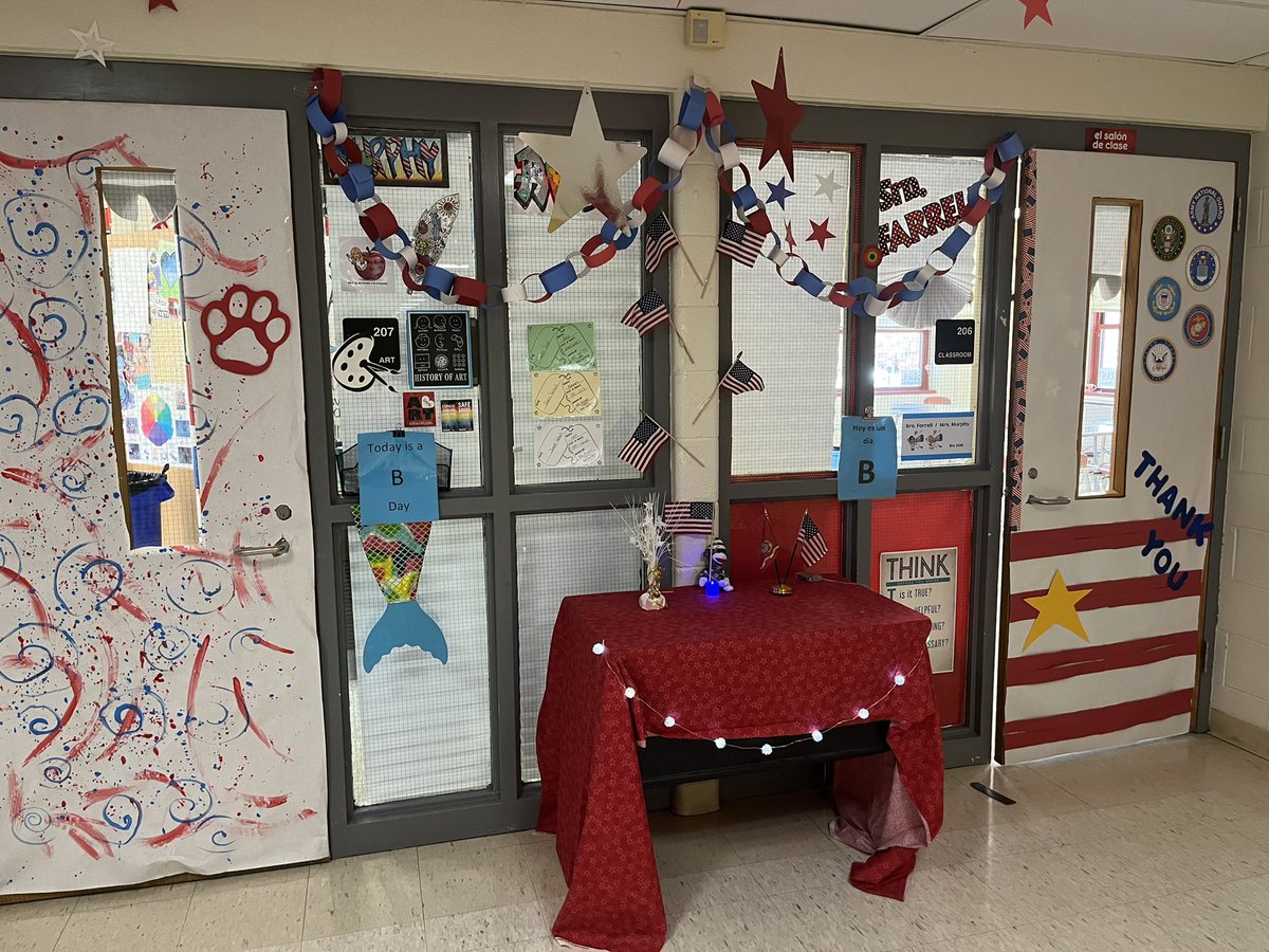 ChristaMCA_JSD's tweet image. Run for Vets door decorating contest!! 🇺🇸 #CMMSLionPride 🦁