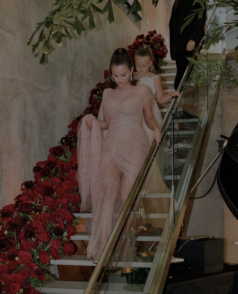 ⠀
⠀
⠀⠀⠀ ⠀⠀⠀  ( 💓 )  red carpet 
⠀⠀⠀ ⠀⠀     leia   for   women 
                    in arts   //   04.11
⠀
⠀