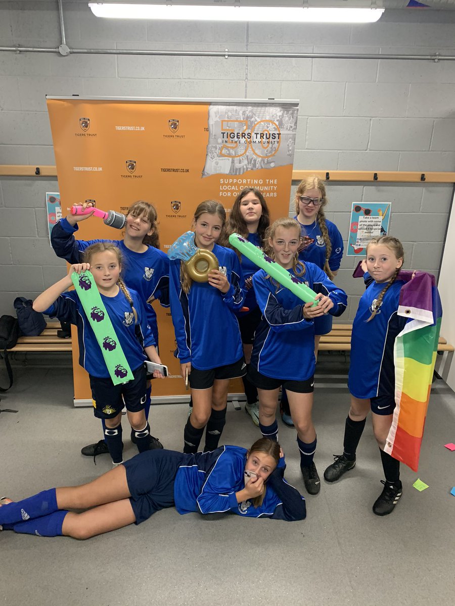 HHSSport's tweet photo. ⚪️🔵Girls Football🔵⚪️

The Year 7/8 girls loved playing in the #UtilitaGirlsCup tournament 🏆 this week! Thanks @tigerstrust 🤩

@UtilitaFootball | @EFL | @EFLTrust https://t.co/9kdFlys9yx