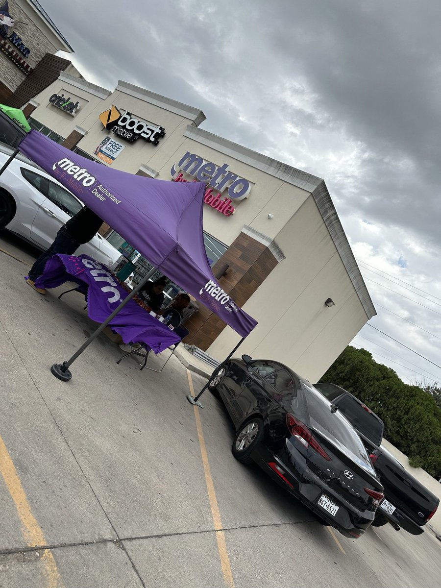 Cynthia87575389's tweet photo. Ready for XMAS with best phone promos, come and join us at Metro By Tmobile @purely_wireless  3502 W. Main in Mission Tx 78574 https://t.co/AWtsbUwsO0