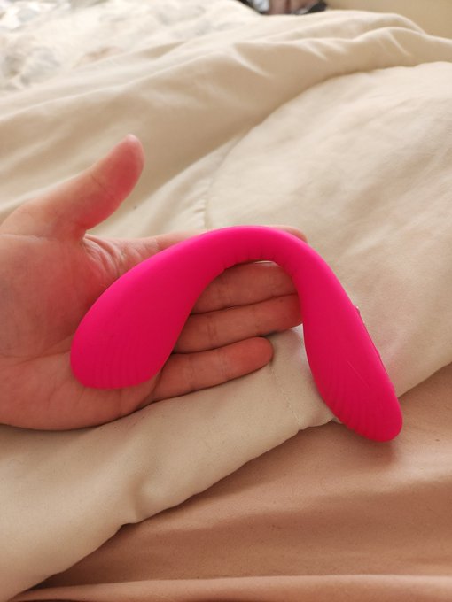 Availability today 💦 Control my toy, text me, or order a video! https://t.co/6475b2TczX