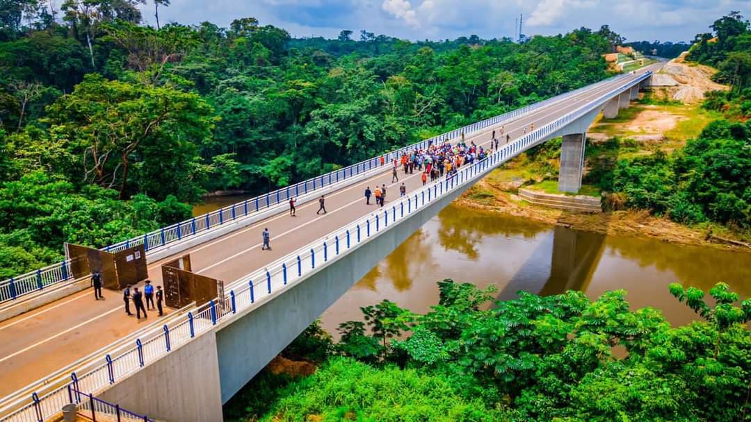 AfricaFactsZone's tweet photo. The new 1.5km border bridge linking Nigeria and Cameroon at Mfum/Ekok, Cross River State has been opened. https://t.co/tFdyhfR3bw