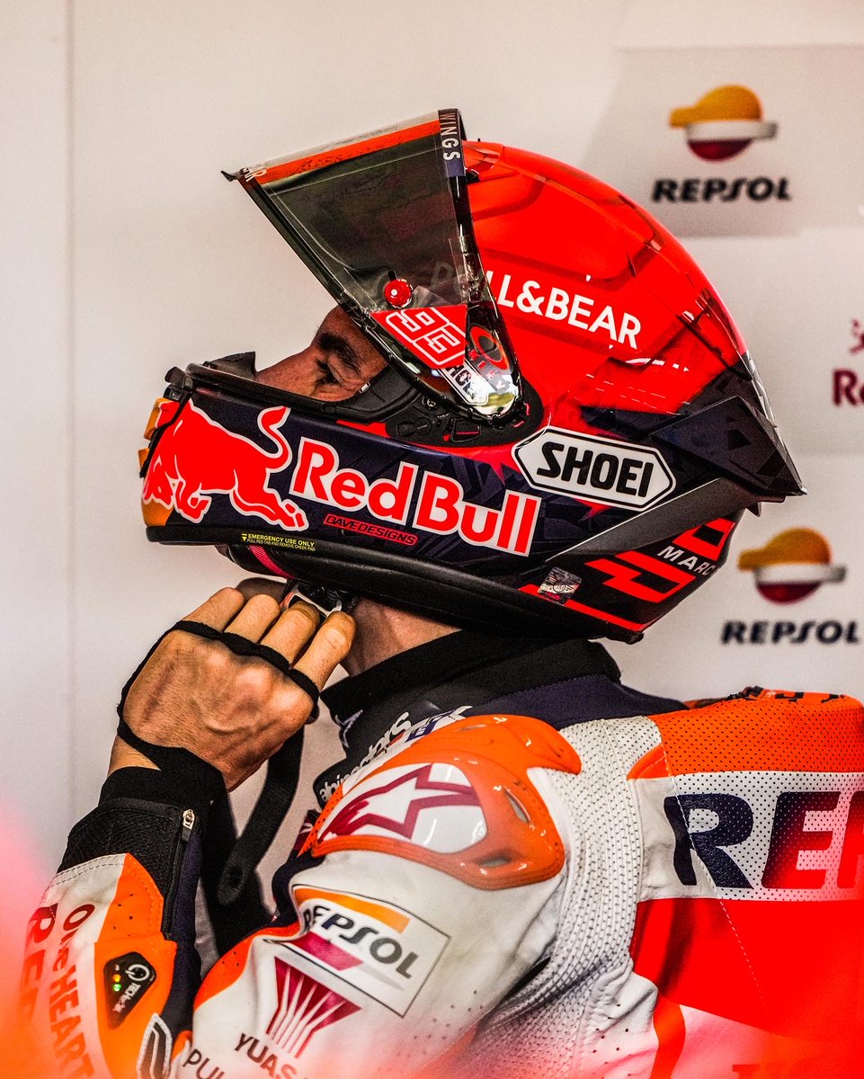 marcmarquez93's tweet photo. Buenas sensaciones hoy en Valencia, disfrutando delante de la afición. Mañana seguiremos apretando. Gaaaasss!!

#MM93 #ValenciaGP https://t.co/RjRsYBzeXU