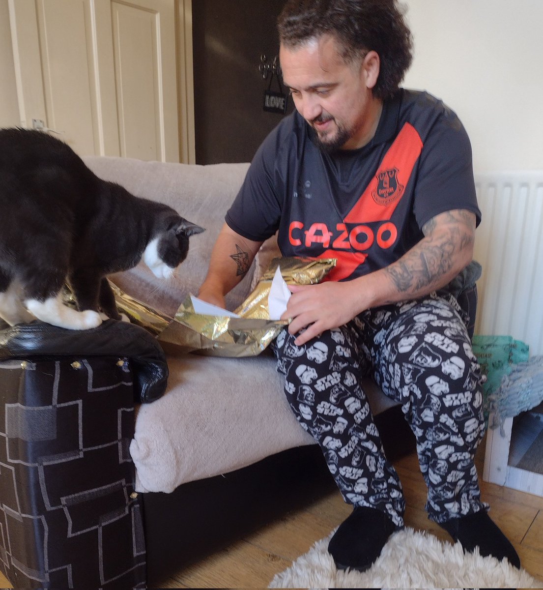 sharon251078's tweet photo. Happy Birthday Chris love from Me &amp; Smokey xxx https://t.co/of5gjQ96Ya