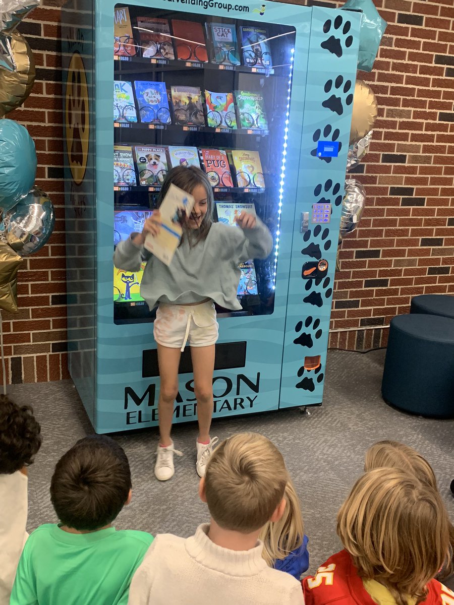Pure joy! #R7Proud @MAEPrincipal <a href="/Ashley_Imming/">Ashley Imming (Andrews)</a> <a href="/lsedfoundation/">Lee's Summit Educational Foundation</a> @GlobalVending