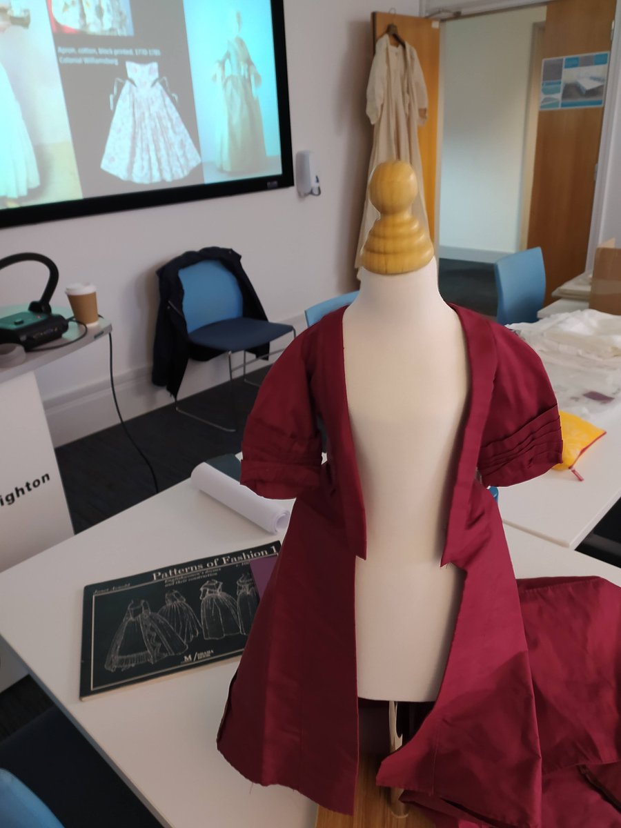 vt_isaac's tweet photo. The 're-making' class @RebeccaE_M ran for @hoadbrighton students - marked a bright spot in a tough week! She discussed her #research into #c18th #mantua makers &amp; highlighted the crucial insights knowledge of making provides for #dresshistory #embodiedturn. https://t.co/6B3Y6XftFN