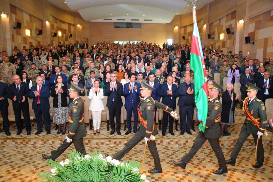 GTohfesi's tweet photo. “Zəfər Forumu”nun bağlanış mərasimi keçirilib. 
@AzerbaijanPA dəstəyi,@ngoagency təşkilatçılığı ilə keçirilən 7 oktyabrda başlanan Zəfər forumlarının bağlanış mərasimi keçirilib. 
Gənclərin Töhfəsi İB-nin idarə heyətinin üzvləri bağlanış mərasimində iştirak edib.
#QHT #GTİB #NGO https://t.co/I6Lp1UarKr