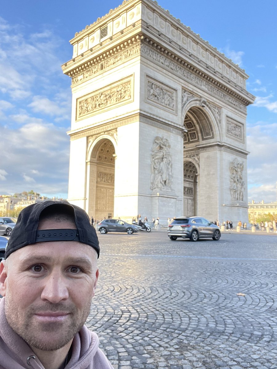 Back in this beautiful country!! ❤️🇫🇷

Ça fait trop longtemps 😍