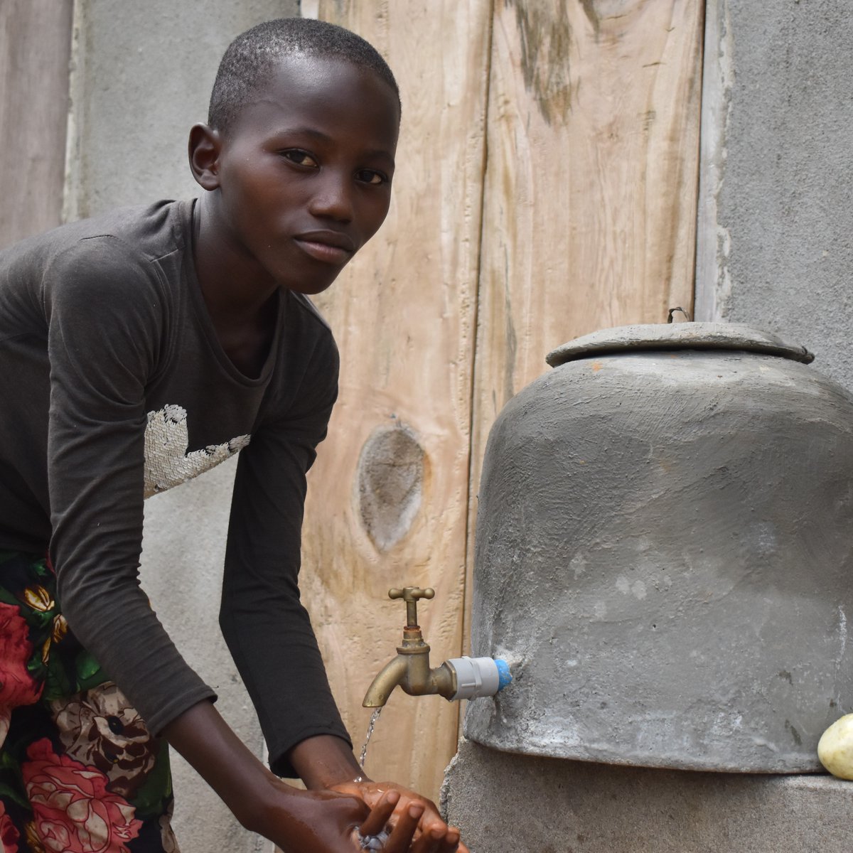 What does clean water mean to you? 

For the community of Bombohun #sierraleone, it means a chance between life and death. Did you know that 50% of deaths from diarrhea are preventable with proper handwashing techniques? 

#handwashing #cleanwater #WASHprojects