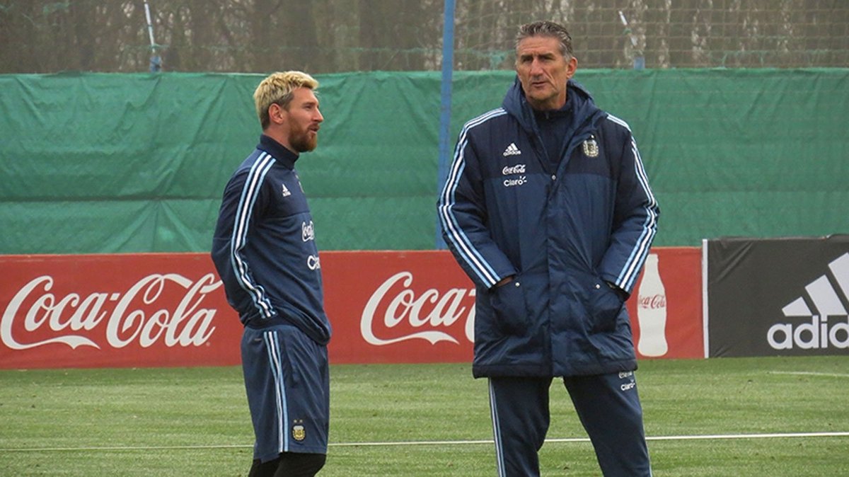 Contó Mascherano en el documental que fue Bauza quien convenció a Messi de volver a la Seleccion. Viajó a Barcelona para charlar con él.

SIEMPRE PATÓN.