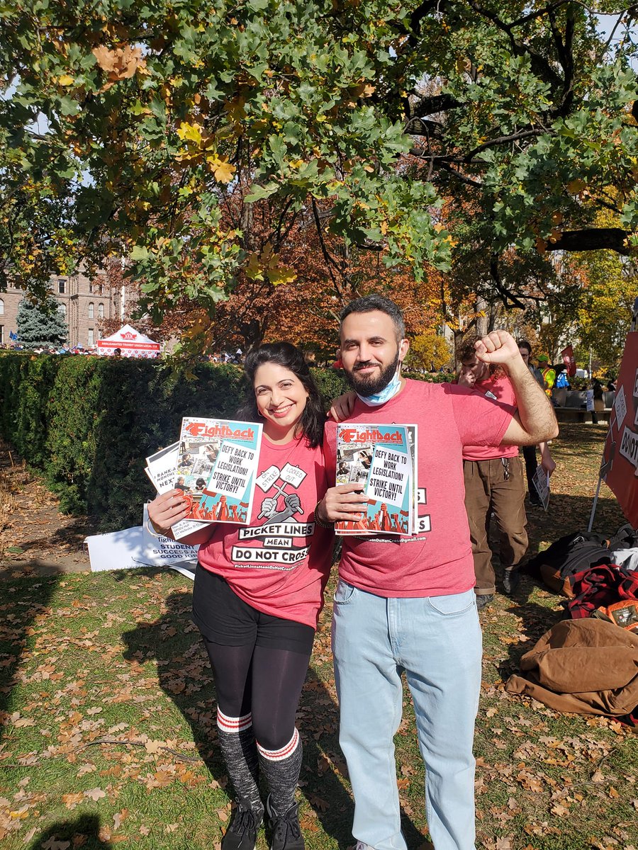 CanadaMarxists's tweet photo. Fightback at the picket lines today! Solidarity with CUPE 4400! Strike until victory!

#onted #ontedstrike #ontedsolidarity #onpoli #onpolitics #onlab #IStandWithCUPE #CUPE #CUPEstrike #CUPEsolidarity #CUPEstrong #canlab #cdnpoli #cdnpolitics https://t.co/GUQ6C5ygXF