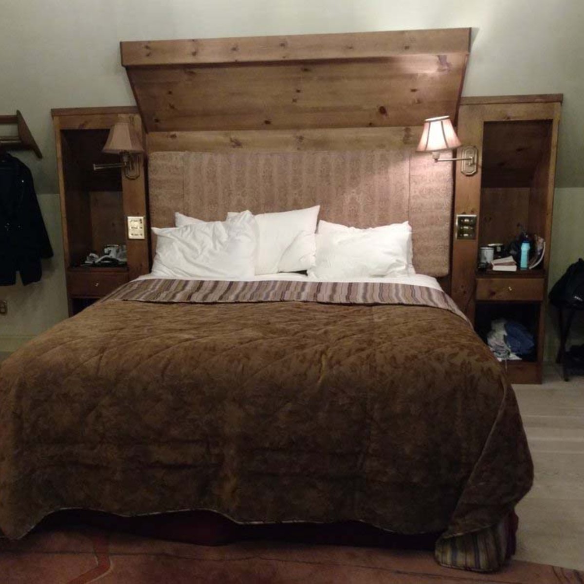 Sleeping on a bed like this will truly feel like you're in paradise. You'll feel like there's not a worry in the world.