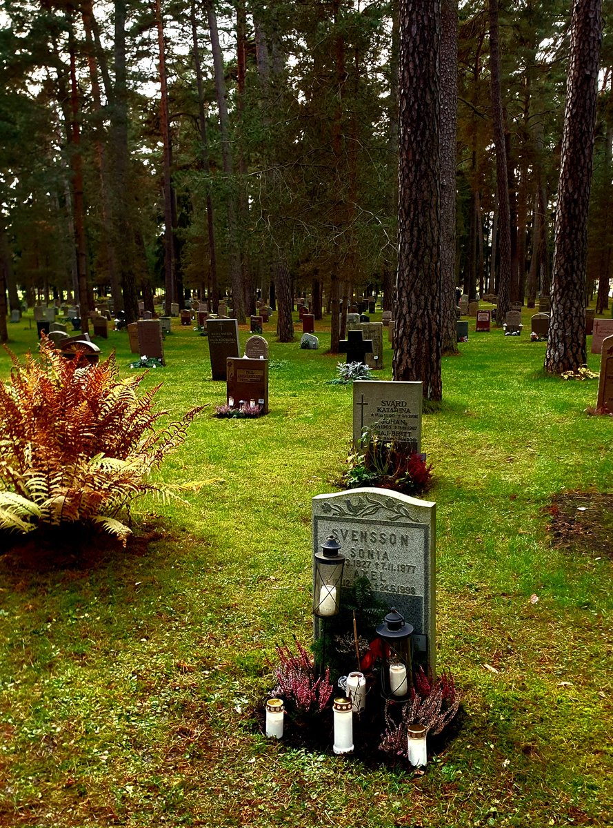 It's the weekend to remember all those who have gone before us. From today's visit to my parents resting place at Skogskyrkogården (The Forest Cemetary), Stockholm. #Skogskyrkogården #ForestCemetary #allhelgonaafton #AllHallowsEve
