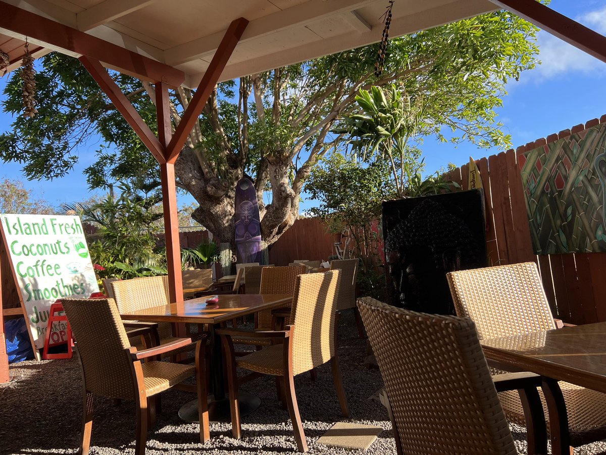 Meteorologist Matt Yarosewick WNDU on Twitter "Breakfast in Paia!🌺🌴"