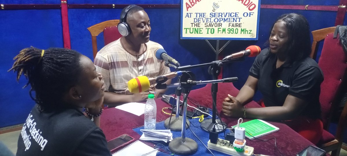 MaliMarthaNoel2's tweet photo. The cons of social media are alarming but yes we can use these great platforms to +vely impact our lives.@AyeahCharlotte @DinganaRaymond &amp; I had a reflection time over the radio abt how social media can be used to curb uncivic behavior amongst youths. #AFFCameroon @DefyhatenowWCA https://t.co/2oLU8DSR01